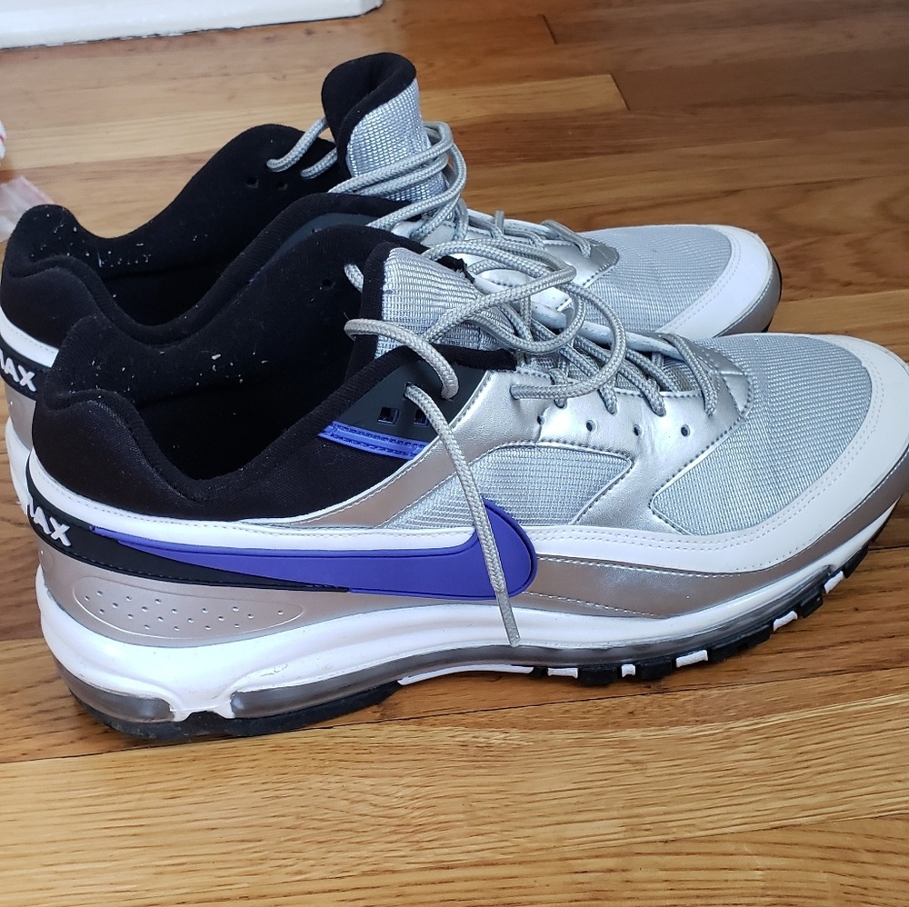 Nike Air Maxes Metallica